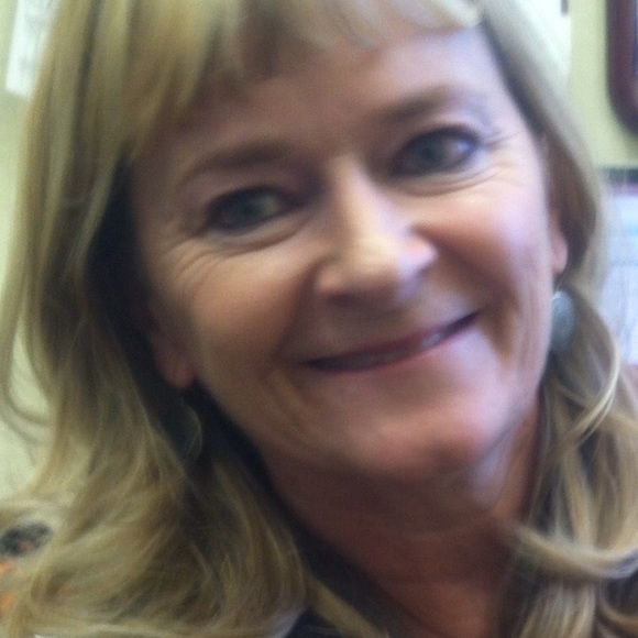 Meet your Posher, Julie - Picture 1 of 1